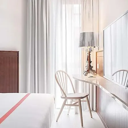 Ruby Molly By Ihg Отель 4*